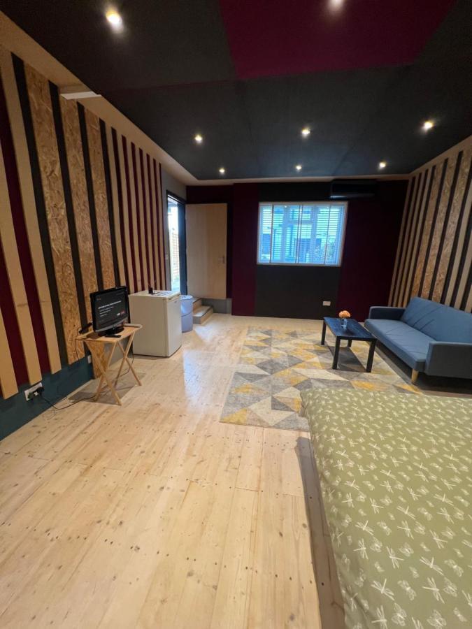 Newly Built Large Garden Ensuite Guest Studio Borehamwood Exterior photo